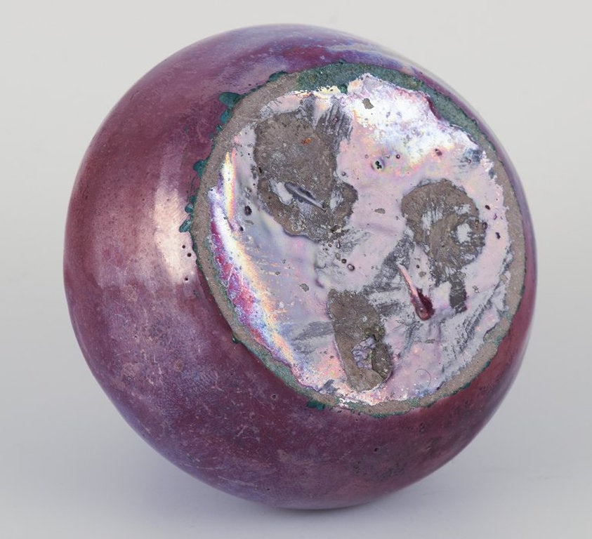 Søren Kongstrand, Danish ceramicist. Small unique vase in shiny lustre glaze. Circa 1920. - 6