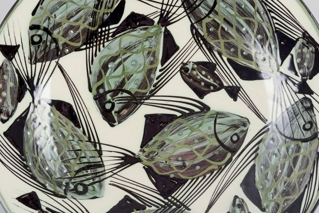 Astrid Tjalk for Kähler, Denmark. Large unique ceramic dish. Mid-20th century. - 5