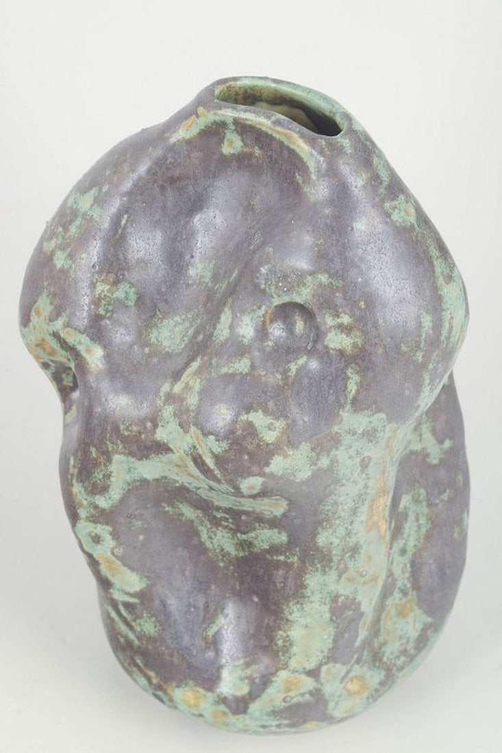 Christina Muff, contemporary Danish ceramic artist. Large hand-modelled, organic shaped, vessel. - 3