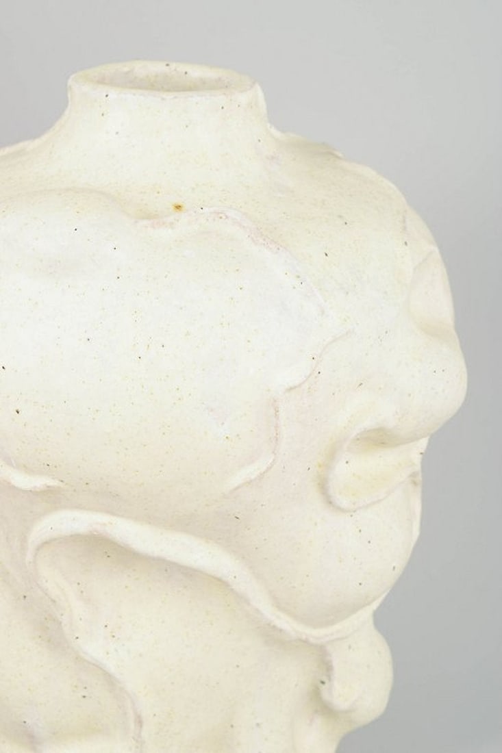Christina Muff, contemporary Danish ceramic artist. Large hand-modelled organic shaped, vessel with - 4