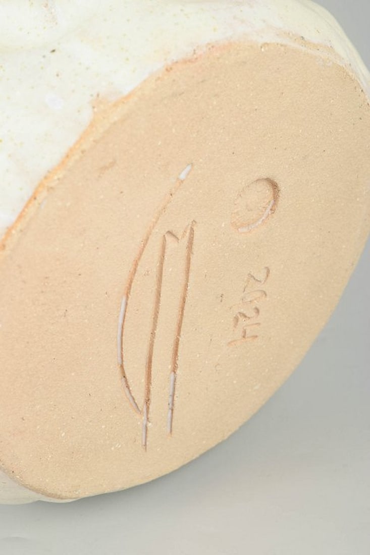 Christina Muff, contemporary Danish ceramic artist. Large hand-modelled organic shaped, vessel with - 6