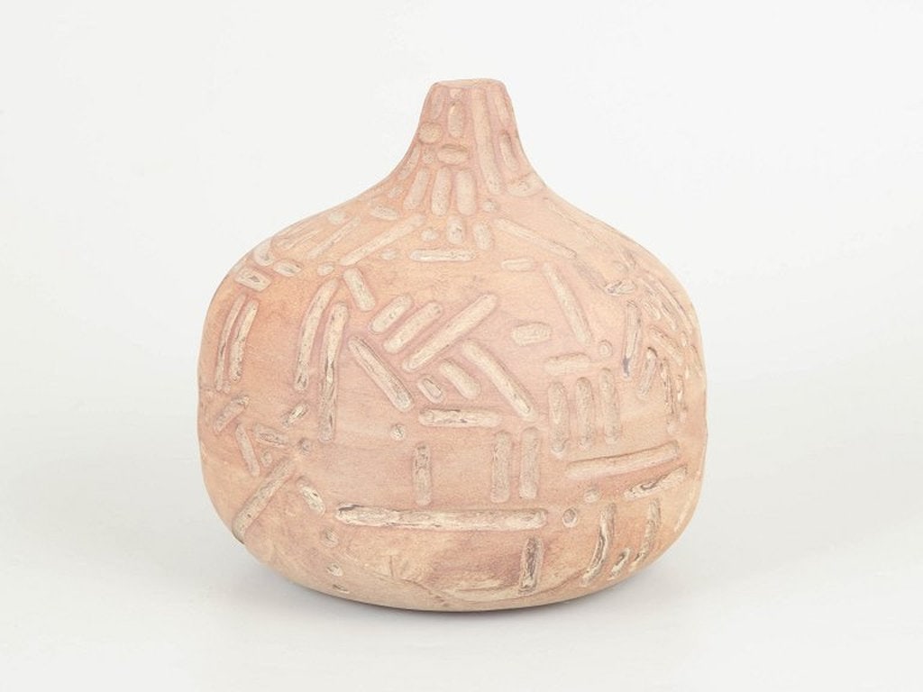 Christina Muff, contemporary Danish ceramic artist. One of a kind, hand-modelled vessel with - 2