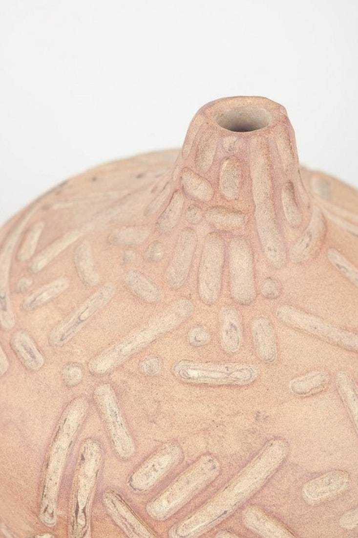 Christina Muff, contemporary Danish ceramic artist. One of a kind, hand-modelled vessel with - 4