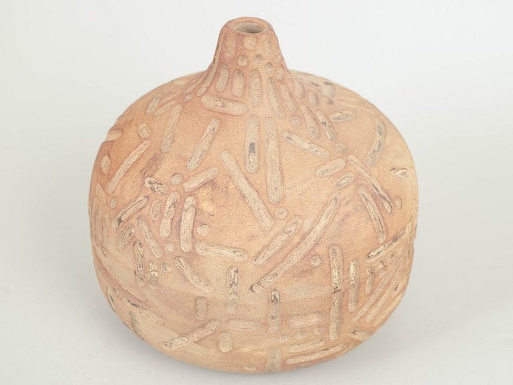 Christina Muff, contemporary Danish ceramic artist. One of a kind, hand-modelled vessel with - 5