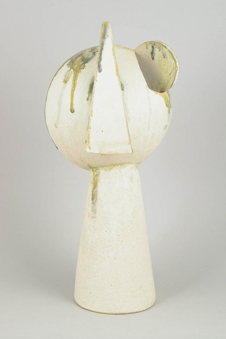 Christina Muff, contemporary Danish ceramic artist. Tall hand-modelled cubist stoneware face. 2025 - 2