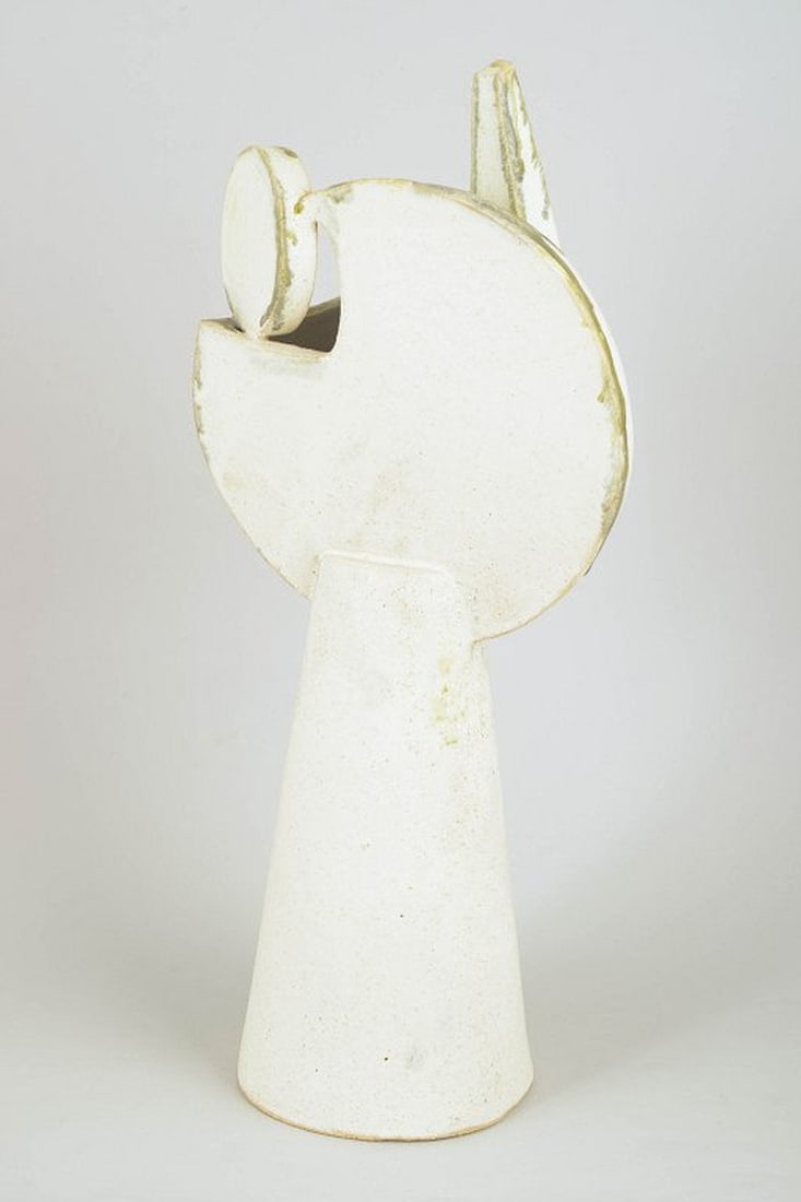 Christina Muff, contemporary Danish ceramic artist. Tall hand-modelled cubist stoneware face. 2025 - 3