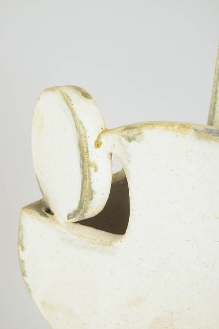 Christina Muff, contemporary Danish ceramic artist. Tall hand-modelled cubist stoneware face. 2025 - 4