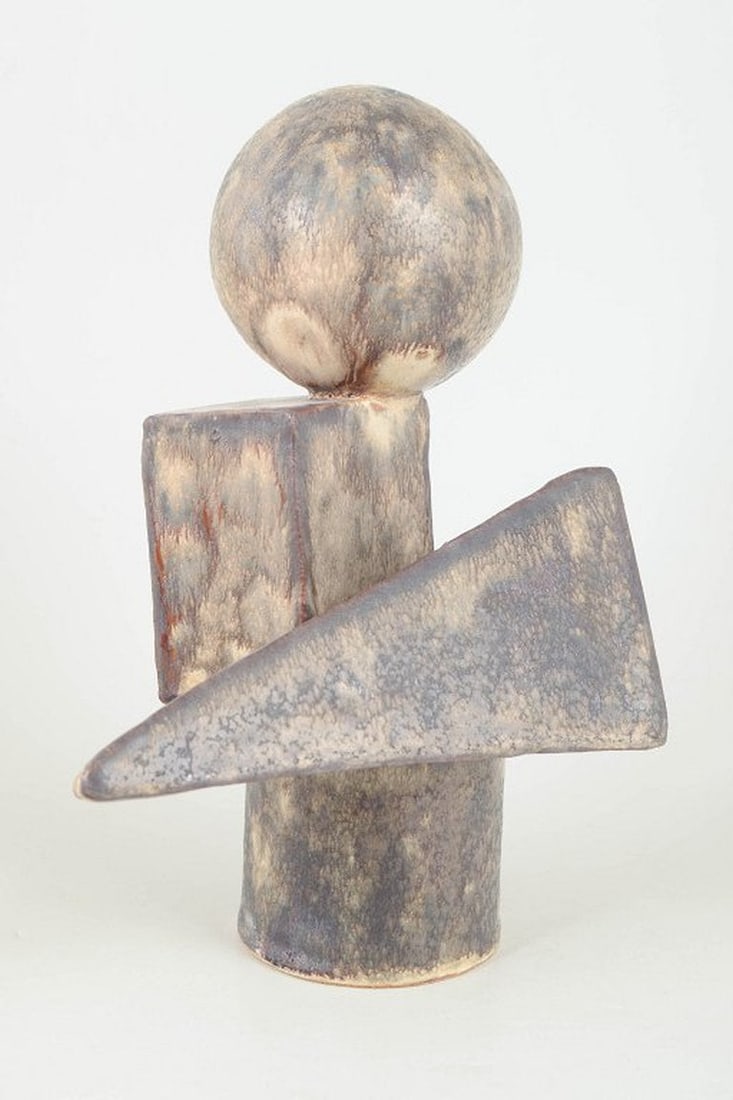 Christina Muff, contemporary Danish ceramic artist. Stoneware sculpture, cubistic style. 2023 - 2