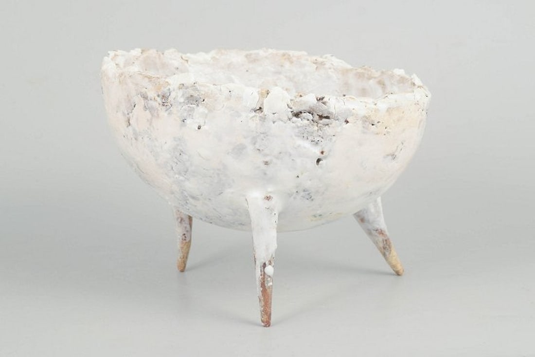 Christina Muff, contemporary Danish ceramic artist. One of a kind stoneware bowl on three pointed - 2