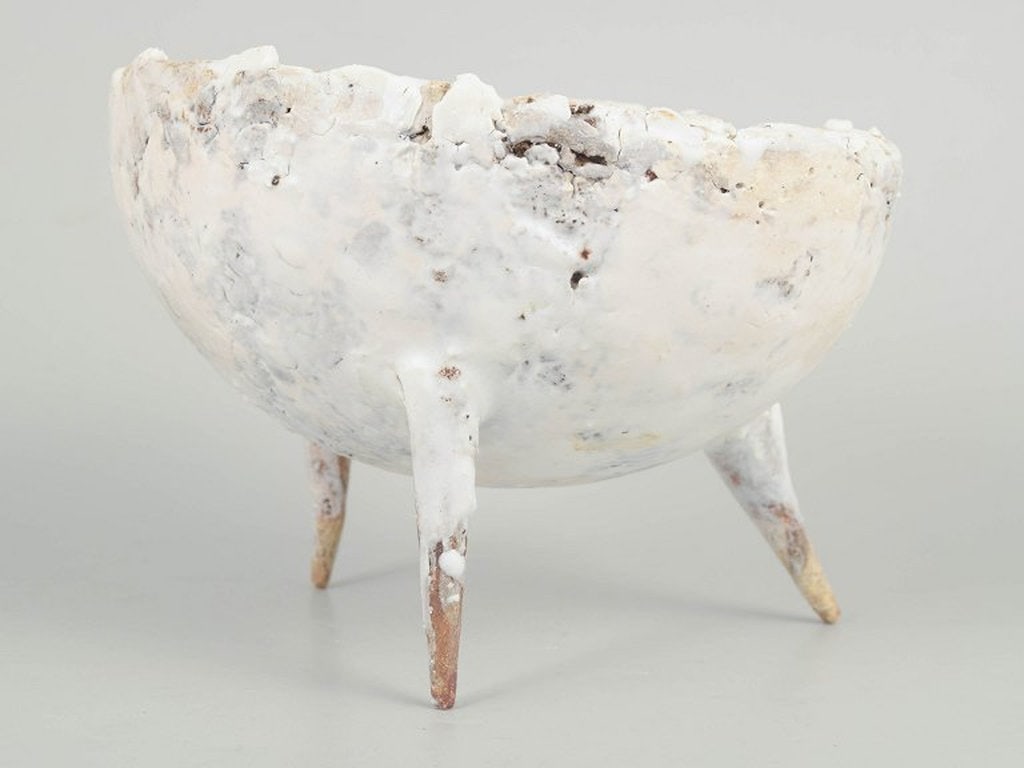 Christina Muff, contemporary Danish ceramic artist. One of a kind stoneware bowl on three pointed - 4