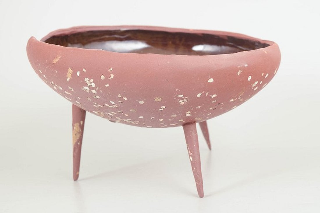 Christina Muff, contemporary Danish ceramic artist. One of a kind red stoneware bowl on three - 4