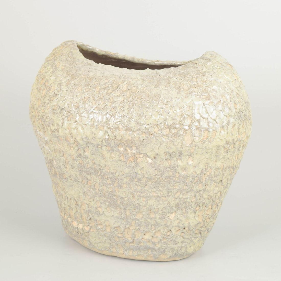Christina Muff, contemporary Danish ceramic artist. Large unglazed vessel in reused stoneware clay. - 5