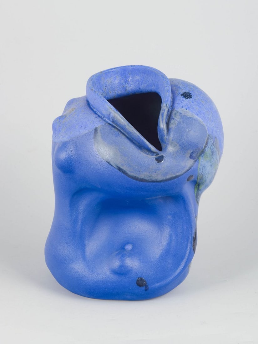 Christina Muff, contemporary Danish ceramic artist. Ceramic vessel with royal blue glazes - 2