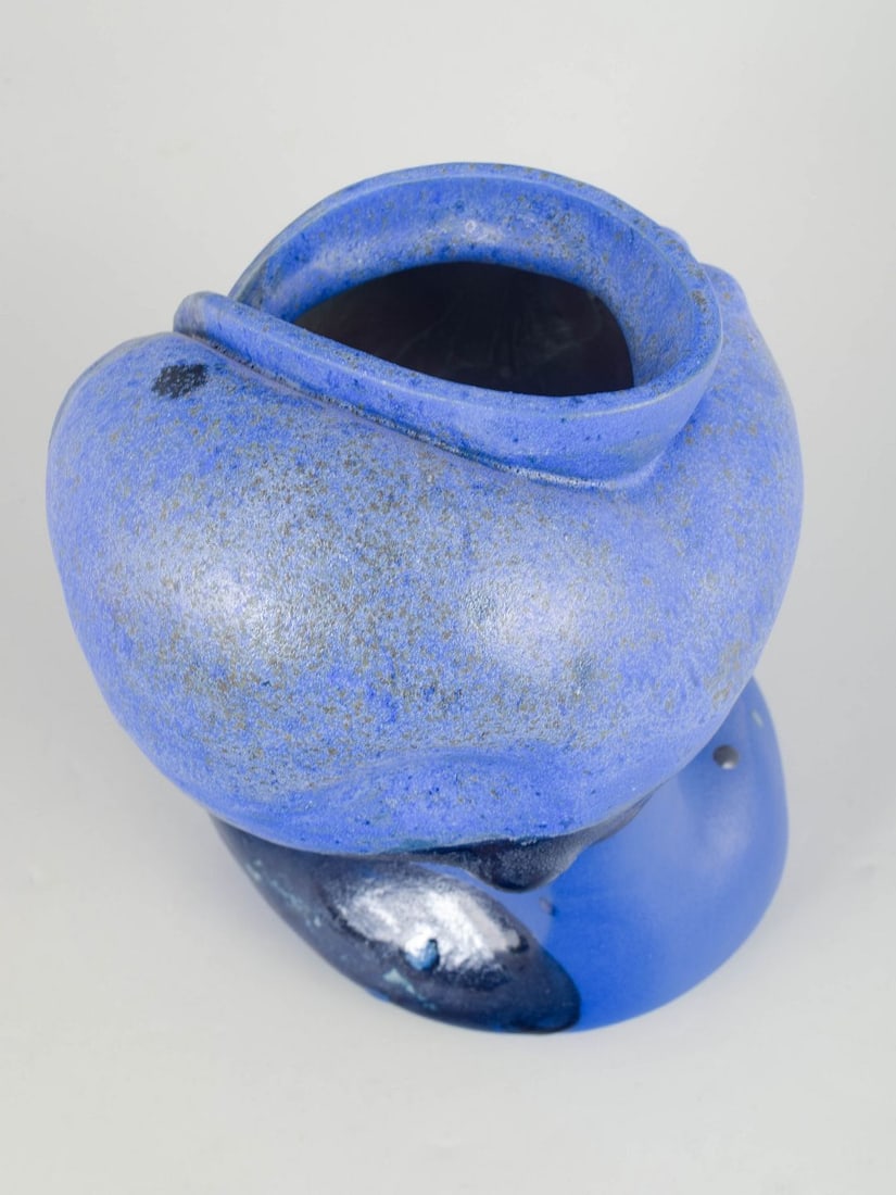 Christina Muff, contemporary Danish ceramic artist. Ceramic vessel with royal blue glazes - 4