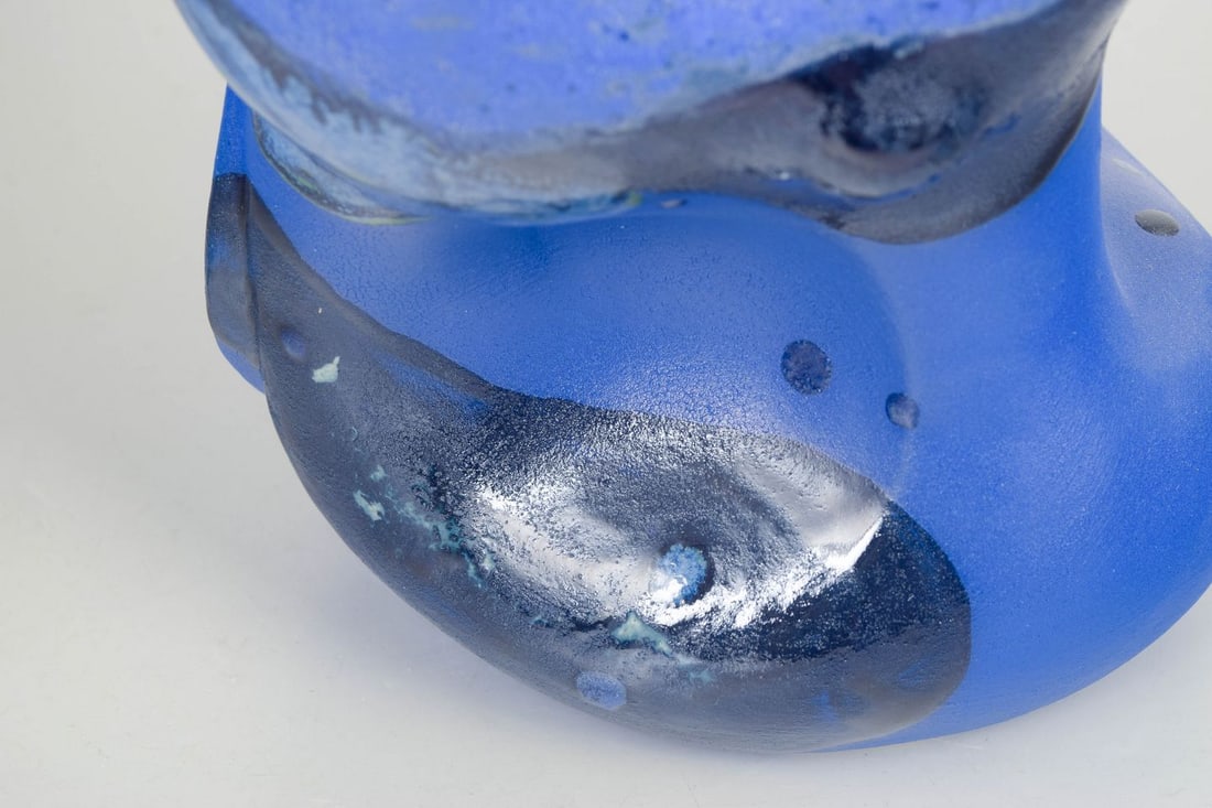 Christina Muff, contemporary Danish ceramic artist. Ceramic vessel with royal blue glazes - 5