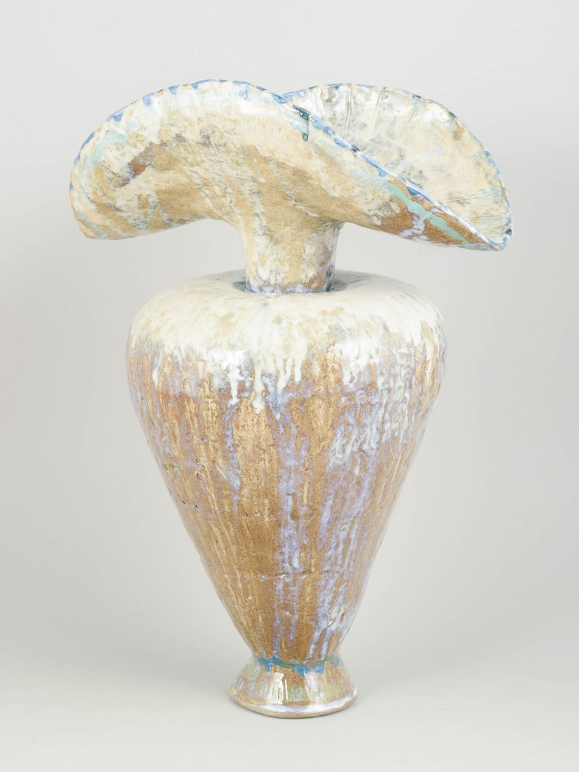 Christina Muff, contemporary Danish ceramic artist. Very large ceramic vessel in cream and brown - 2