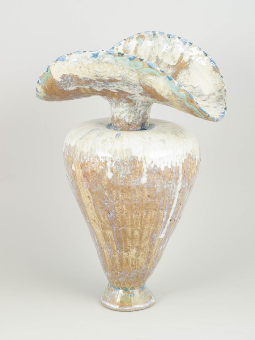Christina Muff, contemporary Danish ceramic artist. Very large ceramic vessel in cream and brown - 4