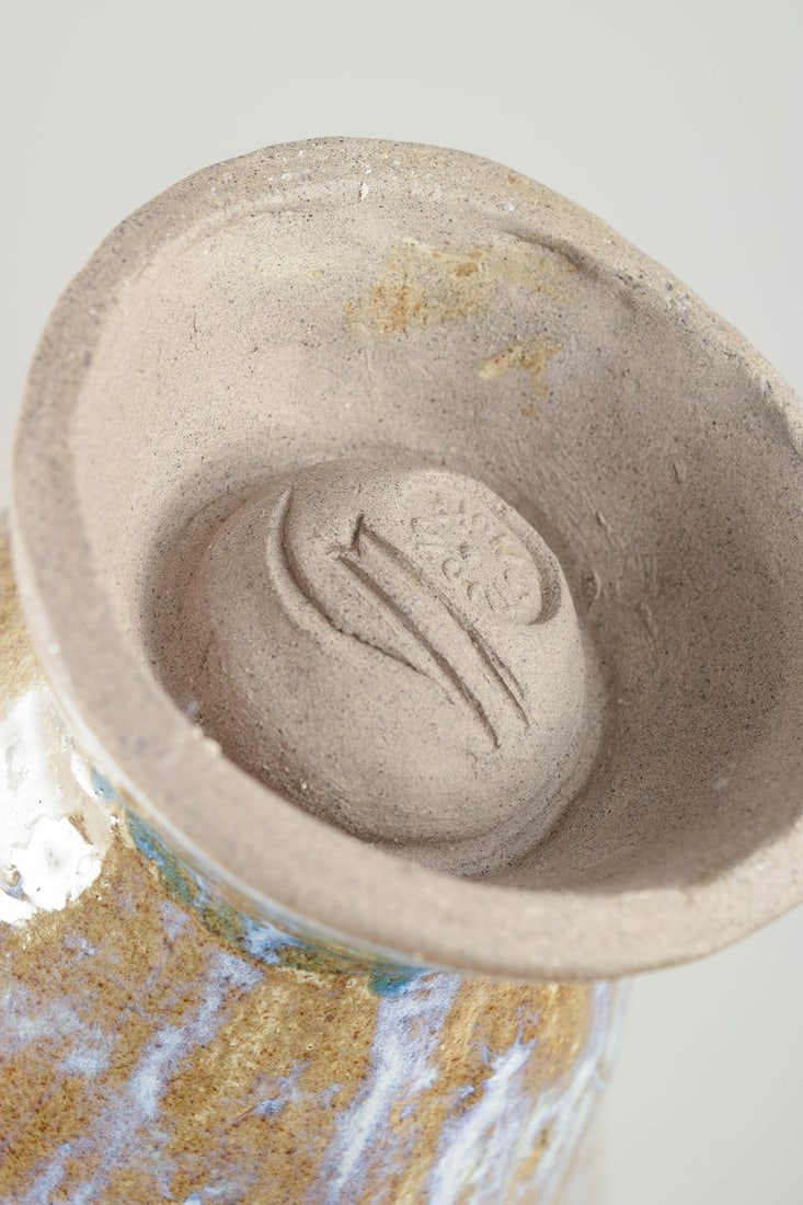 Christina Muff, contemporary Danish ceramic artist. Very large ceramic vessel in cream and brown - 7
