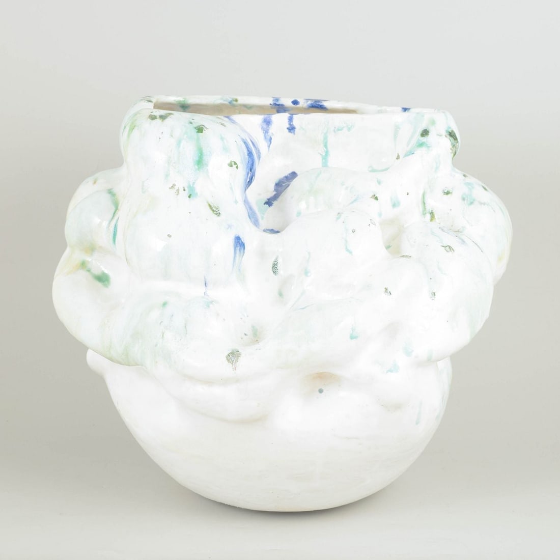 Christina Muff, contemporary Danish ceramic artist. Large round stoneware vessel. 2025 - 2