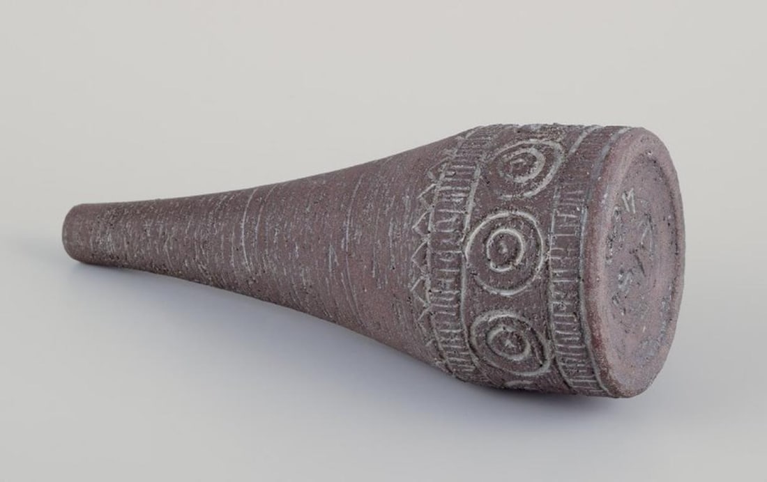 Elsi Bourelius, Swedish ceramicist. Unglazed ceramic vase with geometric pattern. 1960s/70s. - 6