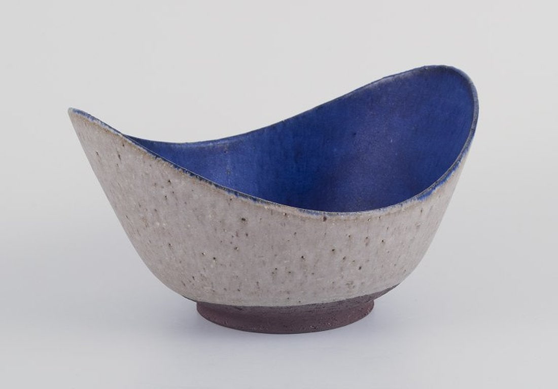 Danish studio ceramist. Large oval unique ceramic bowl. 1945. - 3