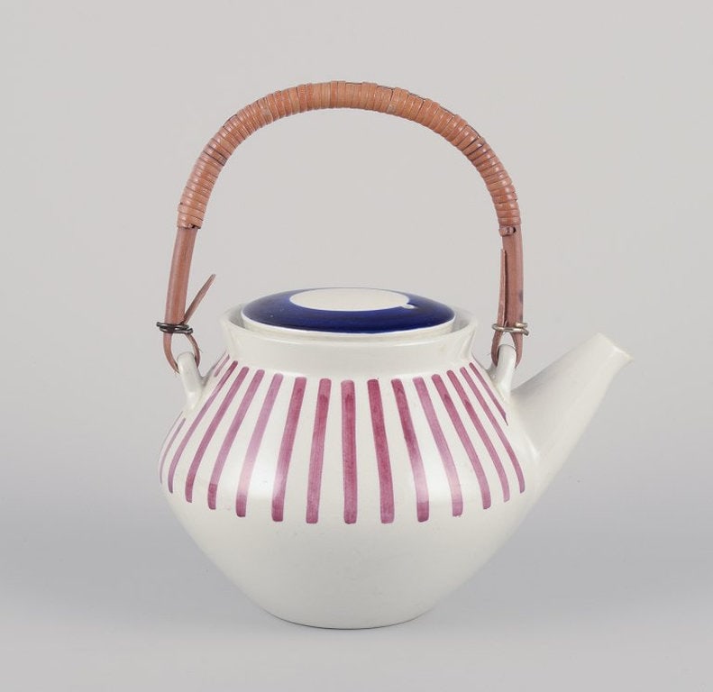 Karin Björquist for Gustavsberg, Sweden. Retro porcelain 'Tea Röd' teapot. 1960s. - 5