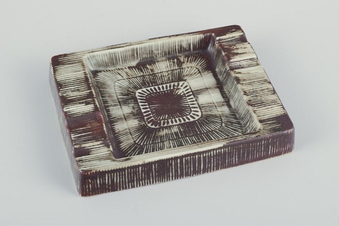Hertha Bengtson for Rörstrand, Sweden. Stoneware ashtray. 1960s/70s.: Title: Hertha Bengtson for Rörstrand, Sweden. Stoneware ashtray. 1960s/70s. Description: Hertha Bengtson for Rörstrand, Sweden. Stoneware ashtray. Glaze in brown and light shades.