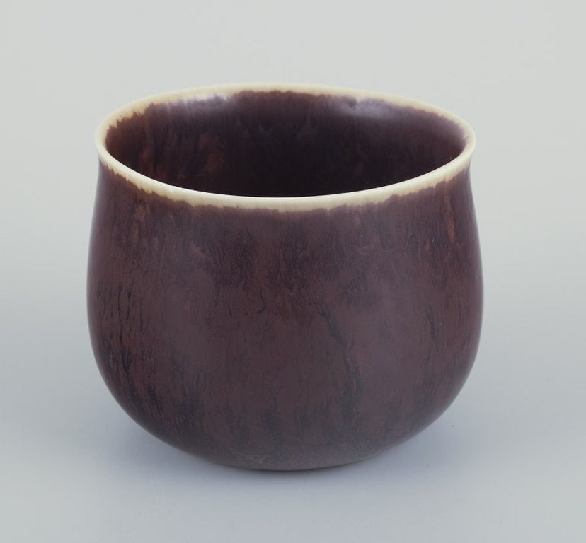 Carl Harry Stålhane for Rörstrand, Sweden. Small bowl made of stoneware. Mid-20th century. (1 of 6)