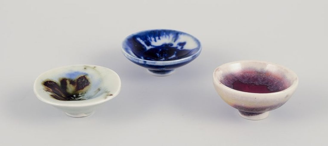 Carl Harry Stålhane for Designhuset, Sweden. Three unique miniature bowls in stoneware. Circa - 3