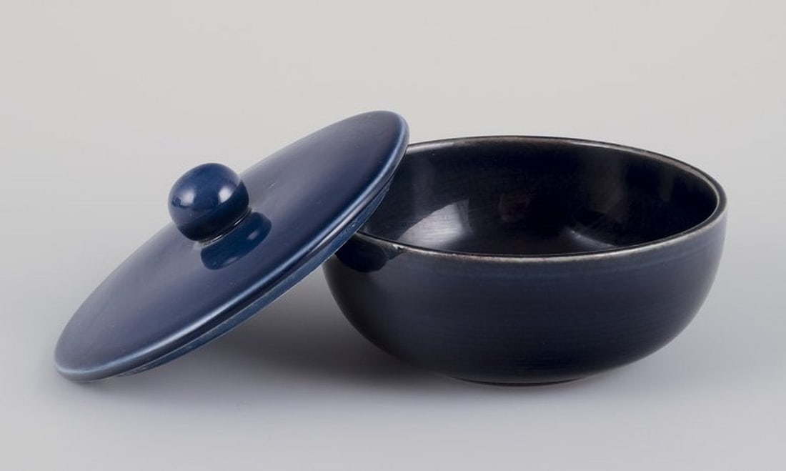 Gertrud Lönegren for Rörstrand, Sweden. Set of four 'Blå Blanche' teacups with - 6