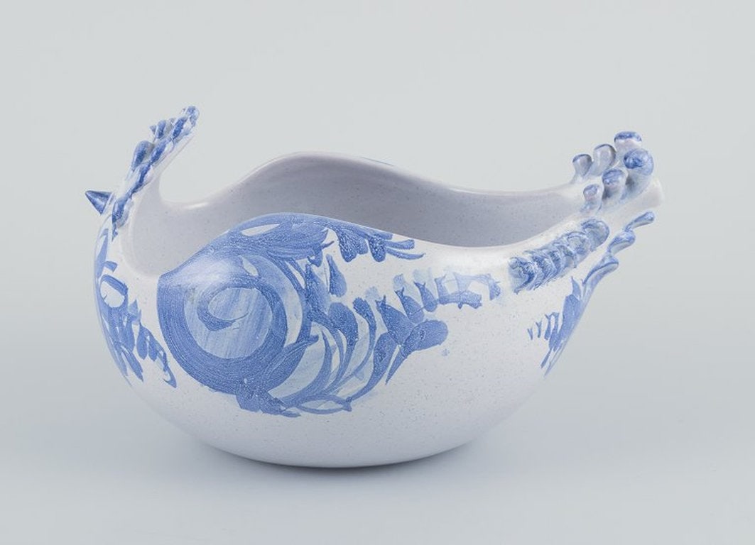 Bjørn Wiinblad, Det Blå Hus, Denmark. Large unique ceramic bowl shaped like a bird. 1975. - 4