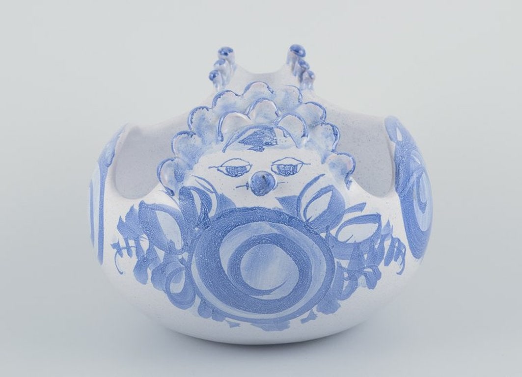 Bjørn Wiinblad, Det Blå Hus, Denmark. Large unique ceramic bowl shaped like a bird. 1975. - 5