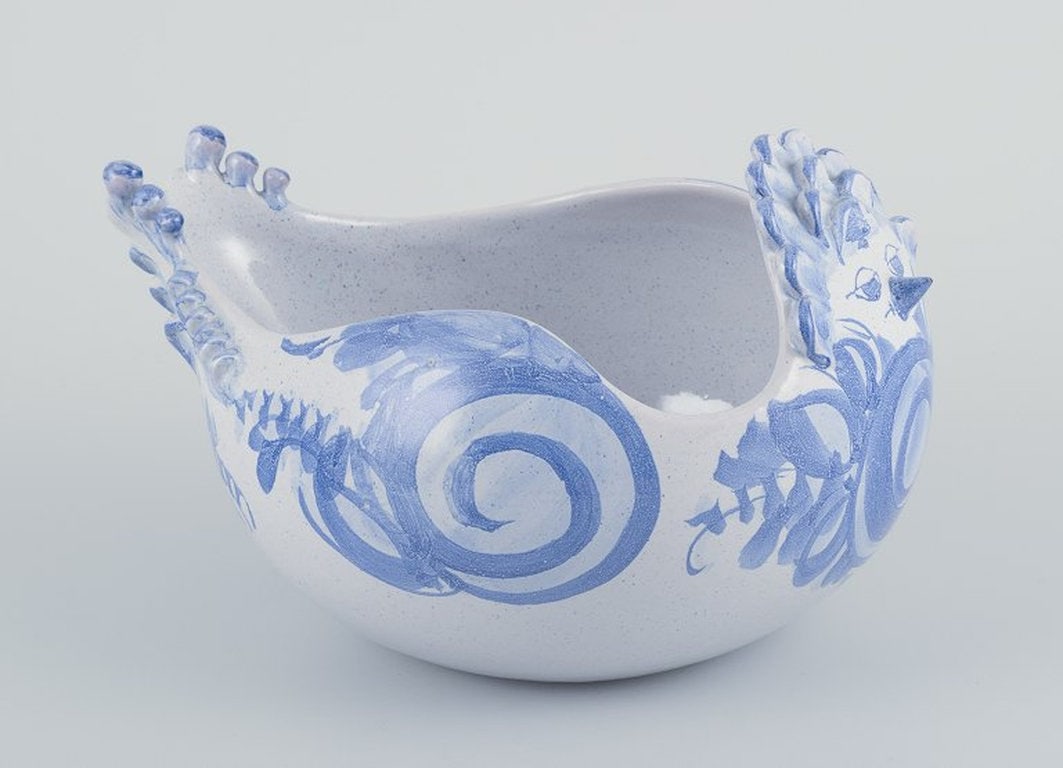 Bjørn Wiinblad, Det Blå Hus, Denmark. Large unique ceramic bowl shaped like a bird. 1975. - 6