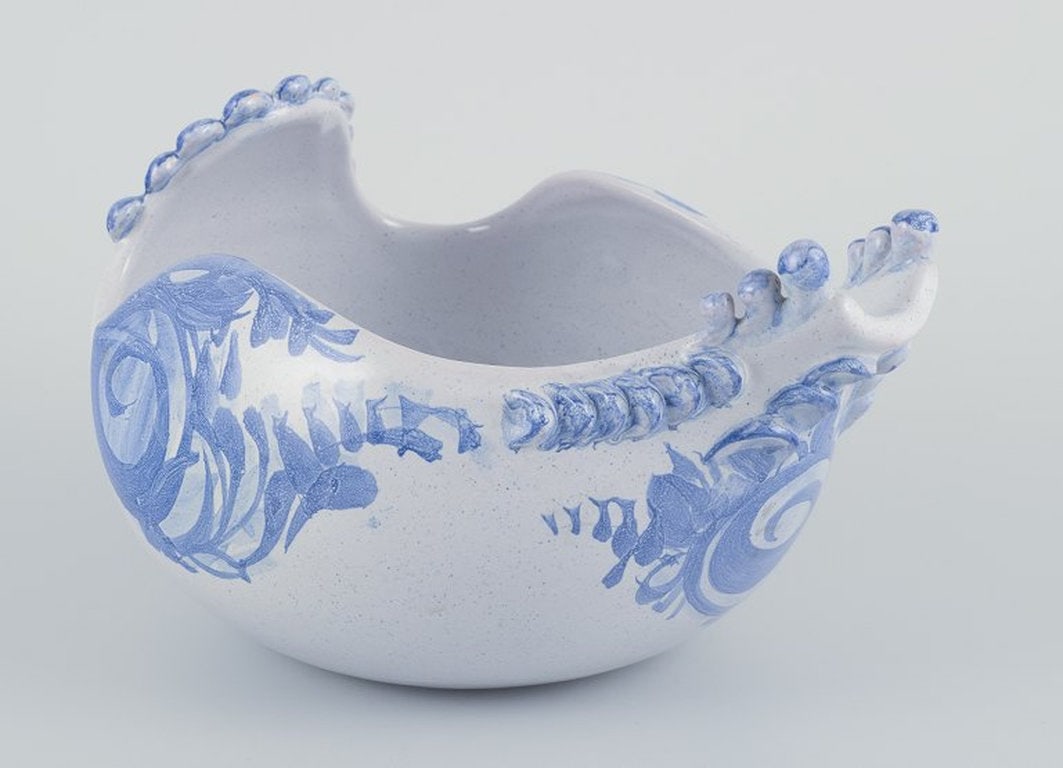 Bjørn Wiinblad, Det Blå Hus, Denmark. Large unique ceramic bowl shaped like a bird. 1975. - 8