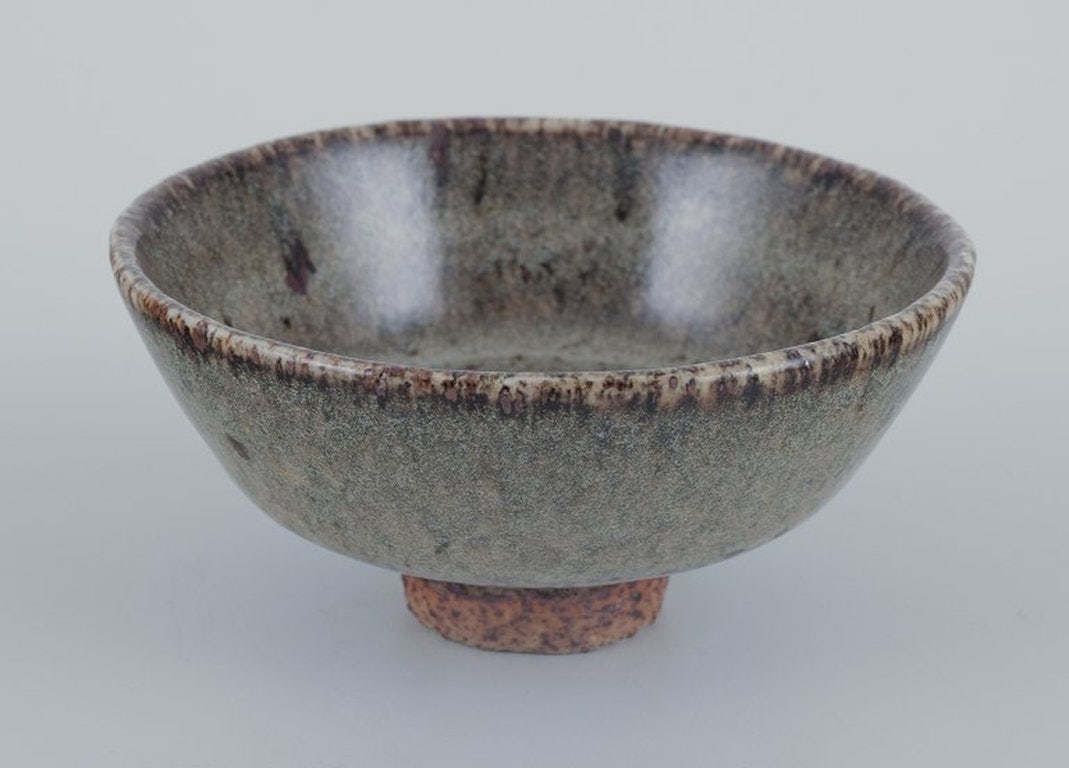 Nils Thorsson for Royal Copenhagen. Unique stoneware bowl on a base. Mid 20th century. - 2