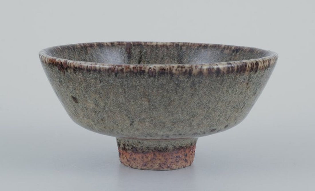 Nils Thorsson for Royal Copenhagen. Unique stoneware bowl on a base. Mid 20th century. - 3