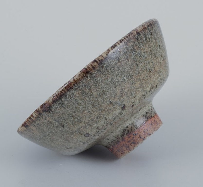 Nils Thorsson for Royal Copenhagen. Unique stoneware bowl on a base. Mid 20th century. - 7