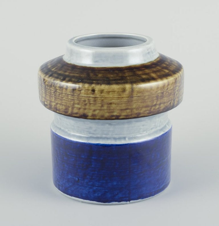 Olle Alberius for Rörstrand, Sweden. 'Titus' ceramic vase made of stoneware. 1960s/70s. - 2