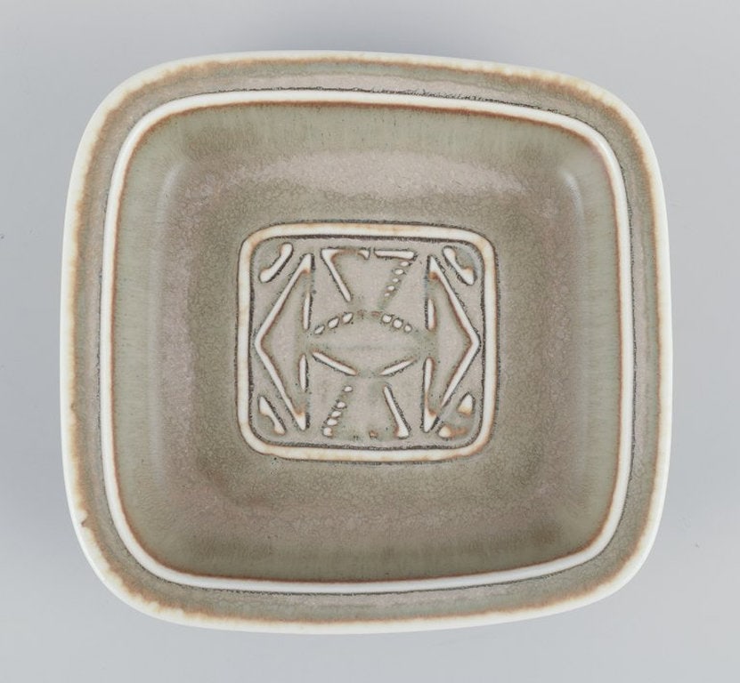 Gunnar Nylund for Rörstrand, Sweden. Square dish in ceramic. Mid 20th century. - 3