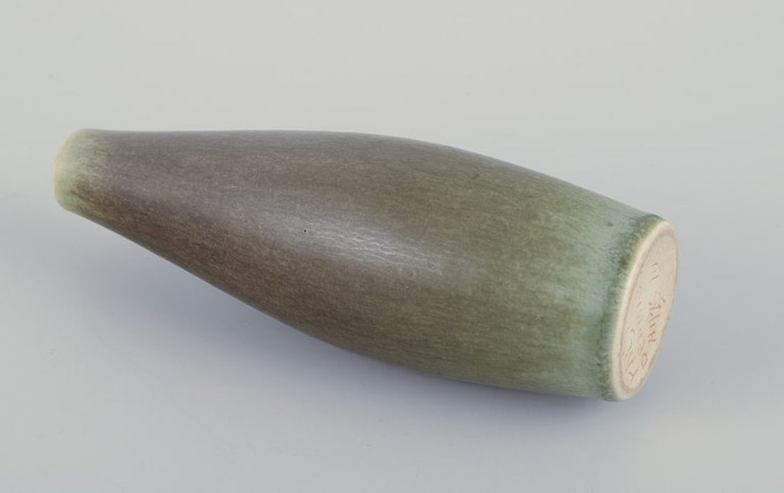 Per Linnemann-Schmidt for Palshus, Denmark. Ceramic vase in olive green hare fur glaze. Circa 1970. - 5