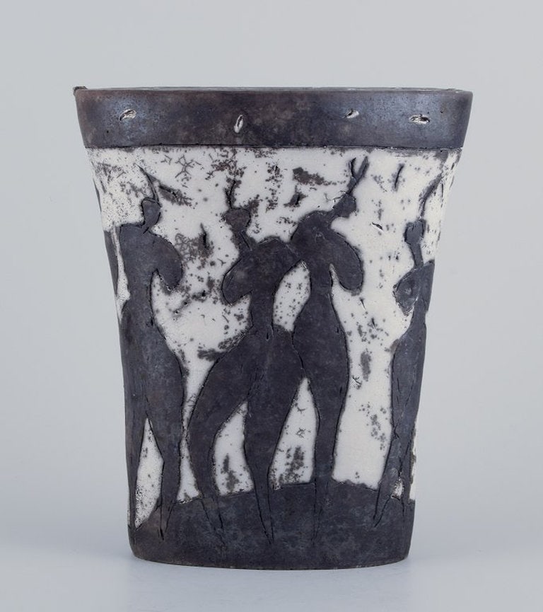European studio ceramicist. Large unique ceramic sculpture. Lava glaze. Ca. 1980s. - 4