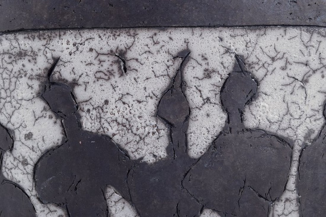 European studio ceramicist. Large unique ceramic sculpture. Lava glaze. Ca. 1980s. - 7