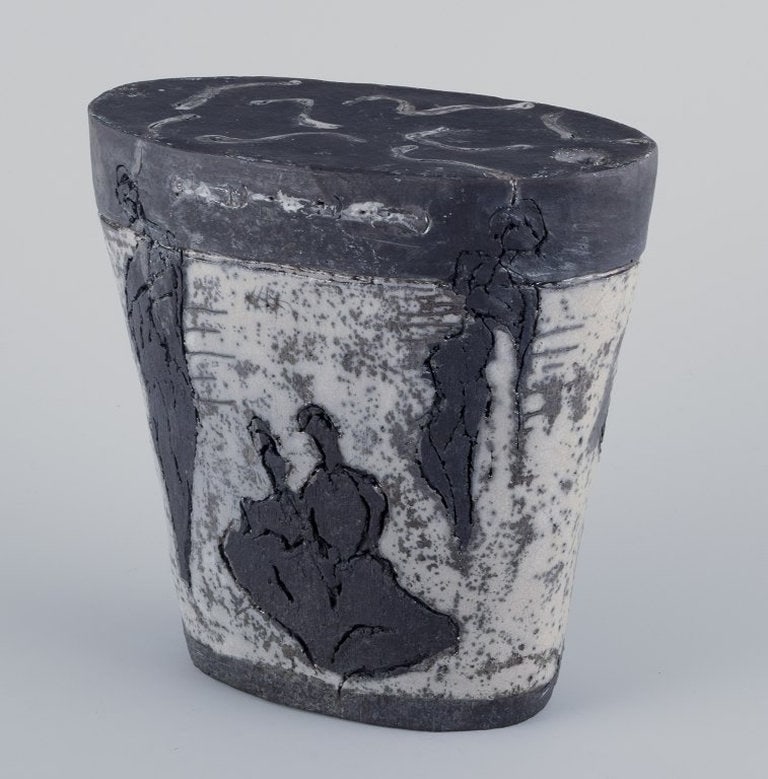 European studio ceramicist. Large unique ceramic sculpture. Lava glaze. Ca. 1980s. - 2