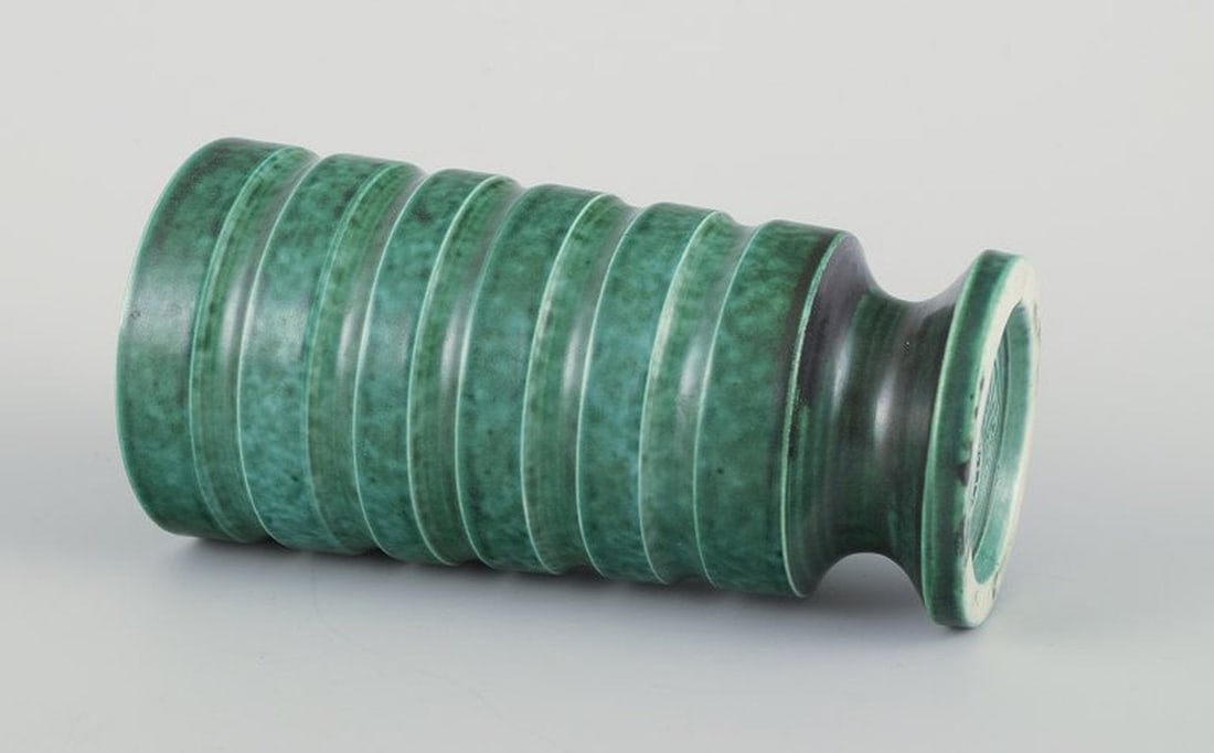 Wilhelm Kåge for Gustavsberg, Sweden. A pair of rare Art Deco ceramic vases. Mid 20th century. - 4