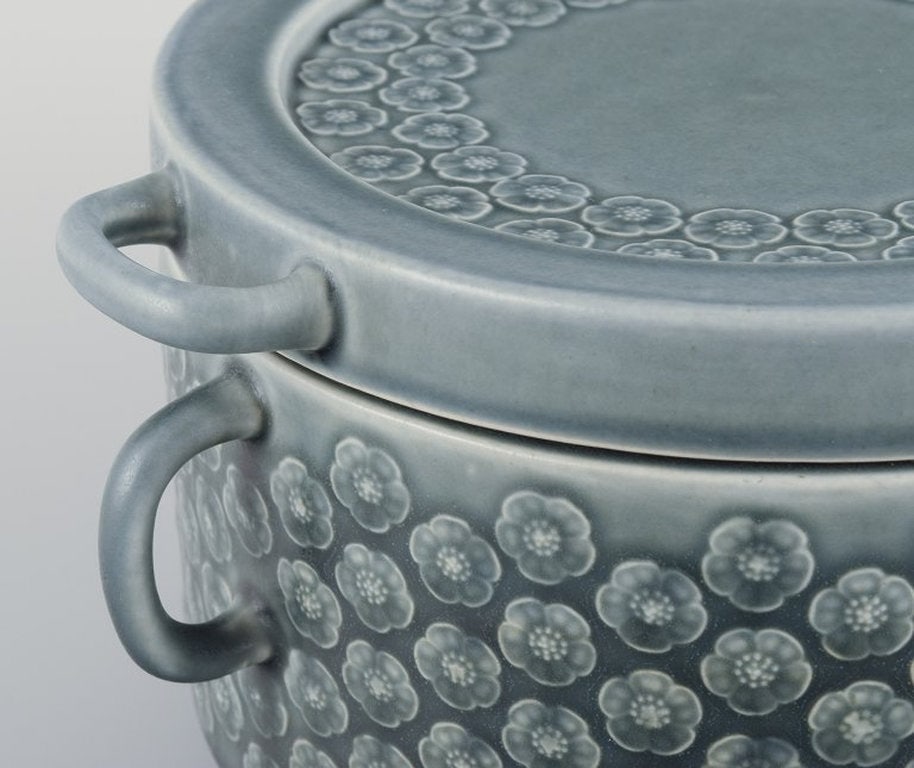 Jens Harald Quistgaard for Kronjyden, Denmark. 'Azur' stoneware lidded tureen. 1969/70s. - 4