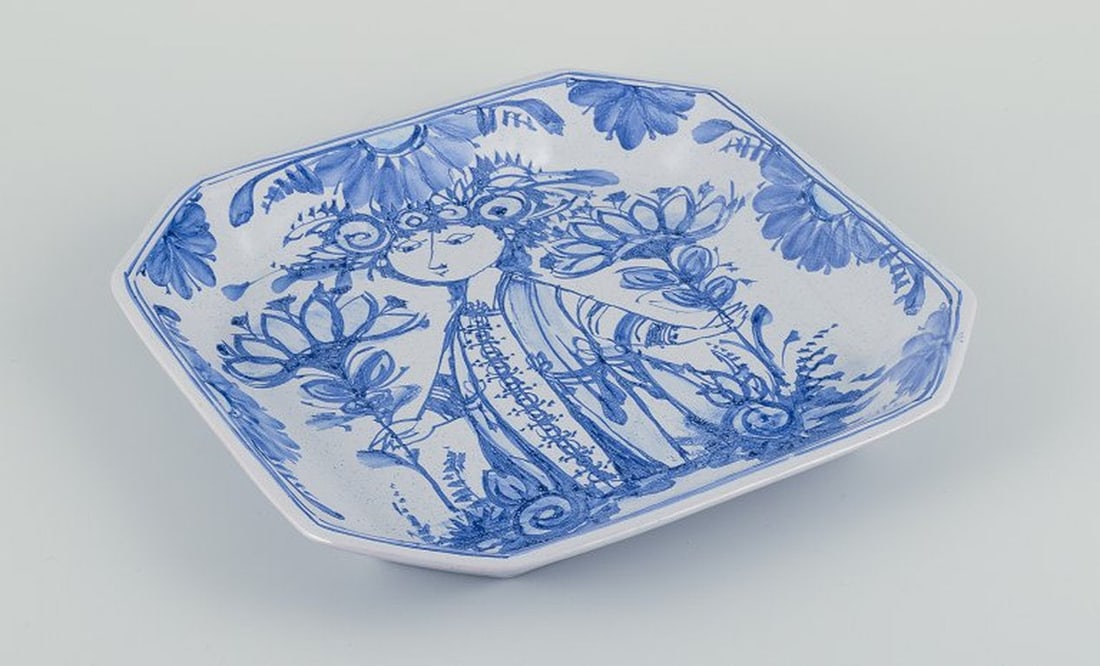 Bjørn Wiinblad for Det Blå Hus, Denmark. Octagonal dish in stoneware. 1976. - 5