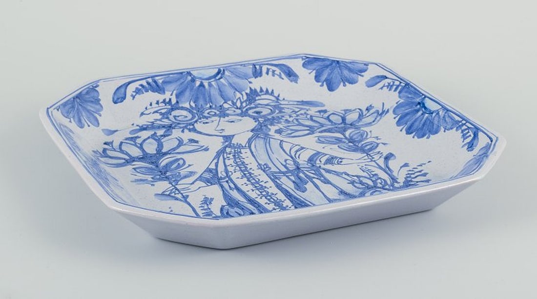Bjørn Wiinblad for Det Blå Hus, Denmark. Octagonal dish in stoneware. 1976. - 6