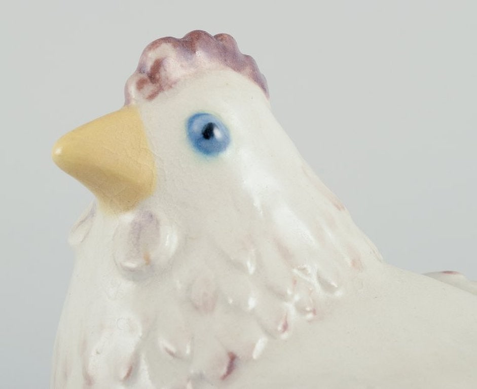 Kähler, Denmark. Ceramic figure in the shape of a hen with chicks. 20th Century. - 6