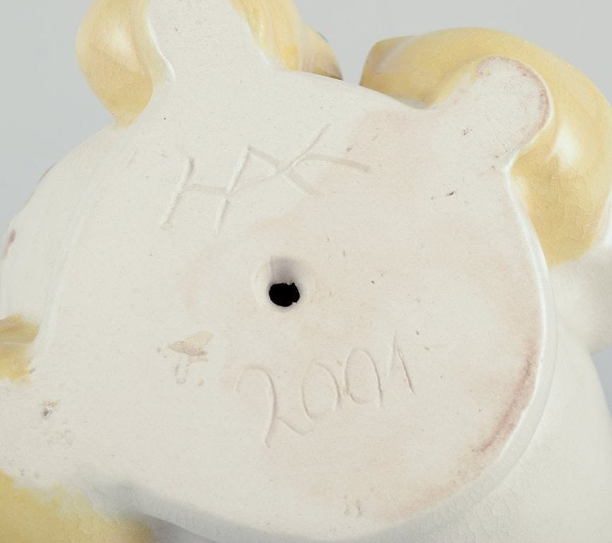 Kähler, Denmark. Ceramic figure in the shape of a hen with chicks. 20th Century. - 7