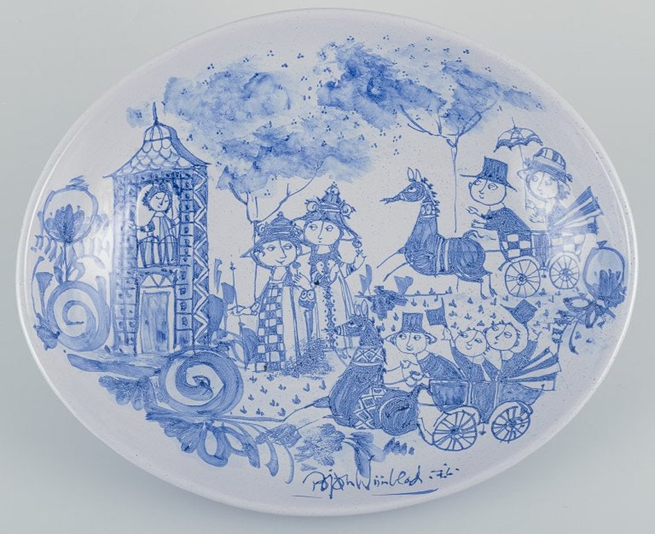 Bjørn Wiinblad for Det Blå Hus, Denmark. Large oval ceramic bowl hand-painted in blue. - 2